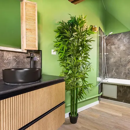 La Kabane , Proche Centre Et Avec Expérience Décoration Jungle Unique * Le Portel