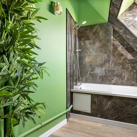 La Kabane , Proche Centre Et Avec Expérience Décoration Jungle Unique